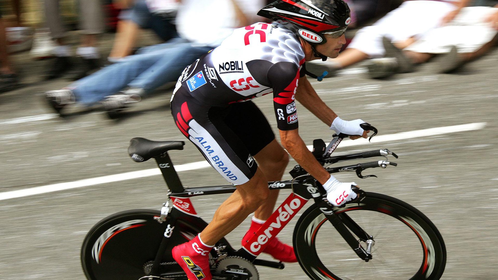 长跑邀请赛：肯尼亚选手屡破纪录，赛场火爆！，肯尼亚著名长跑运动员